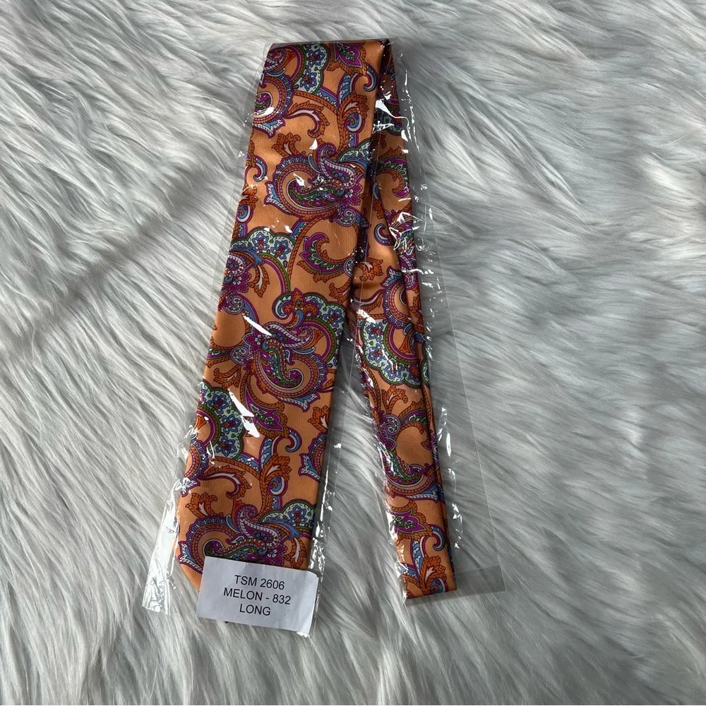NWT Paul Fredrick 100% Silk Paisley‎ Tie